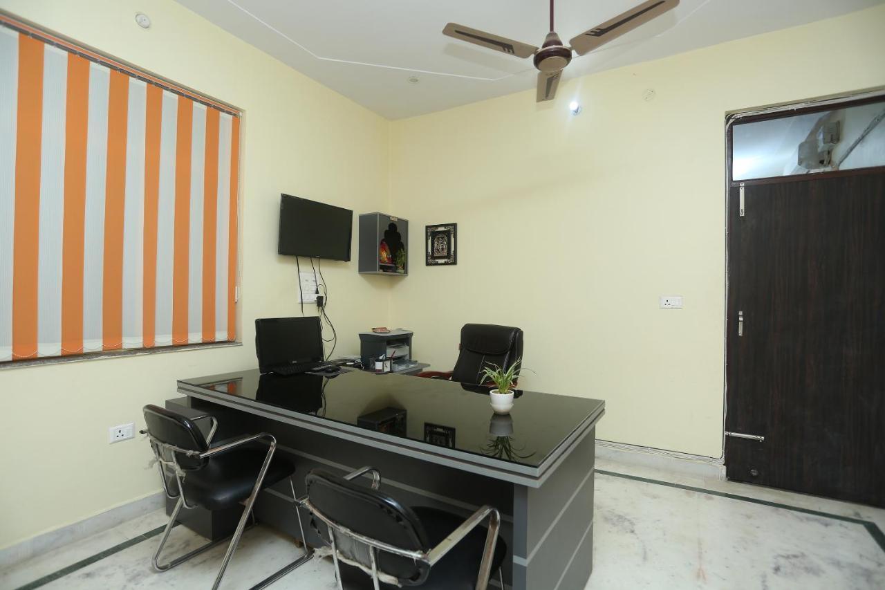 Oyo 16995 Sr Blessings Hotel Chinhat Exterior photo