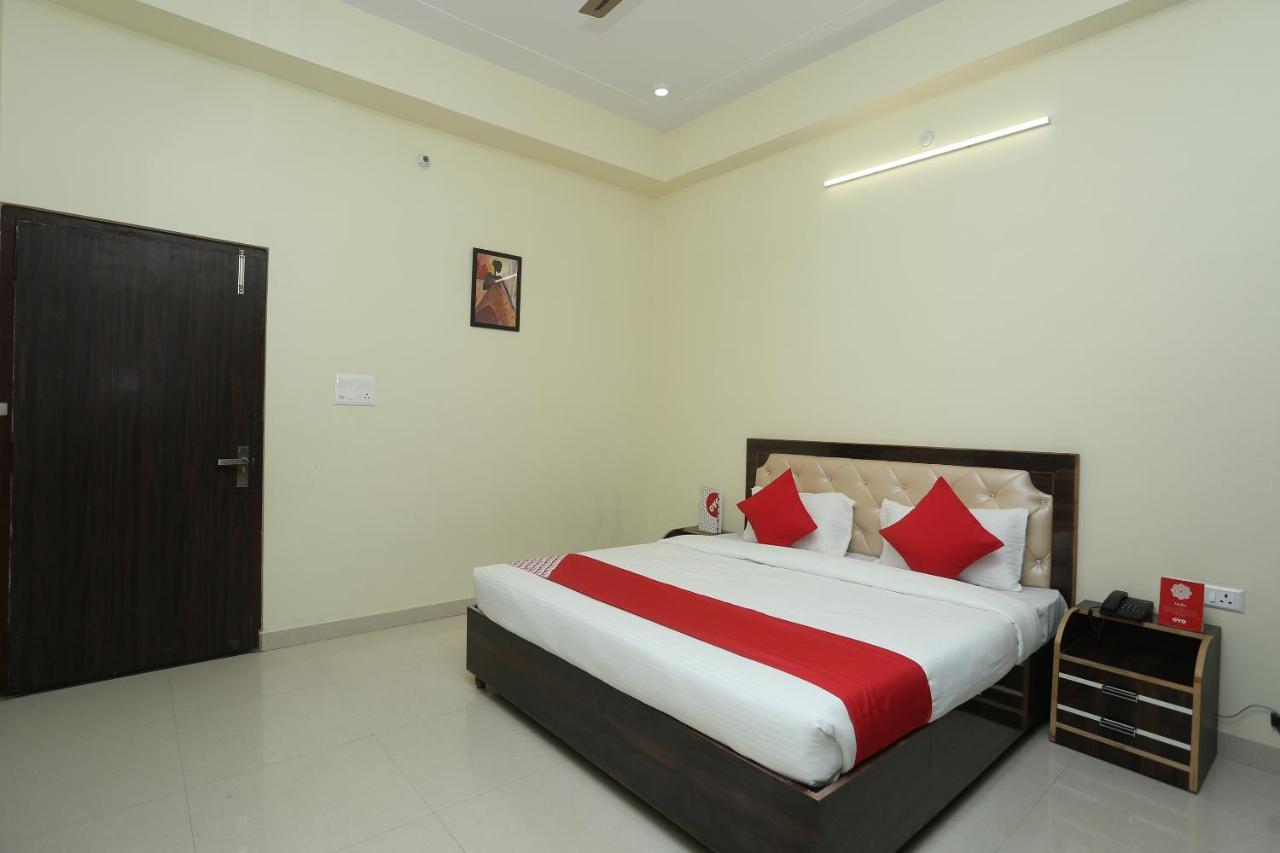 Oyo 16995 Sr Blessings Hotel Chinhat Exterior photo