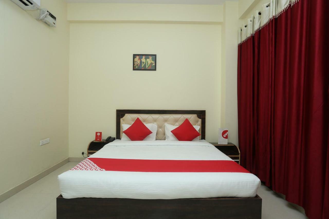 Oyo 16995 Sr Blessings Hotel Chinhat Exterior photo