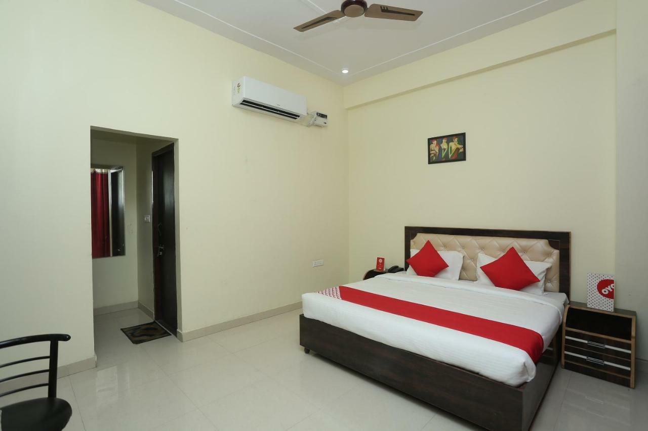 Oyo 16995 Sr Blessings Hotel Chinhat Exterior photo