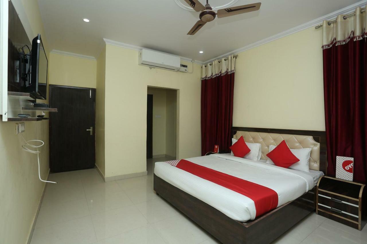 Oyo 16995 Sr Blessings Hotel Chinhat Exterior photo